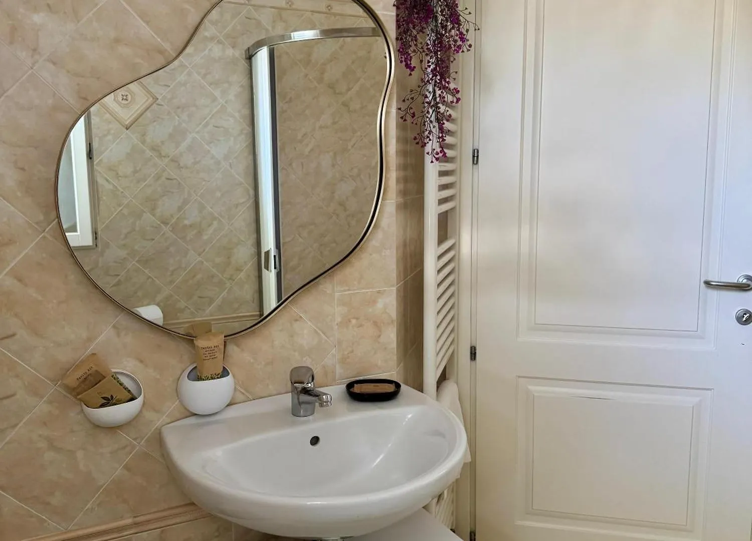 تشيزينا Il Giardino Fiorito Luxury Guest House B & B فندق مبيت وإفطار